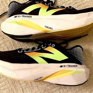 NEW - New Balance SuperComp Trainer v3 Black with Carbon Plate